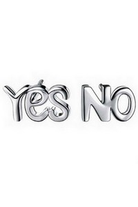 Clous d'oreilles "yes no"